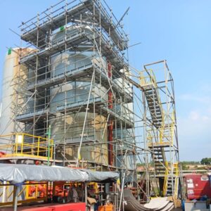 Proyek konstruksi bangunan di Solo menggunakan scaffolding tubular sebagai sistem perancah kerja